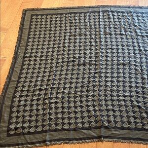 Banana republic brown and beige patterned wool shawl with small fringe